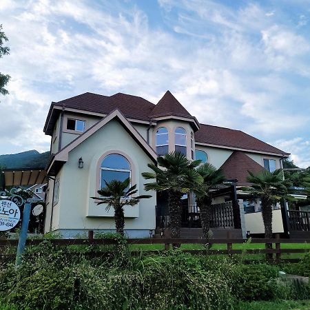 American Village Pension Manoa Namhae Exteriör bild