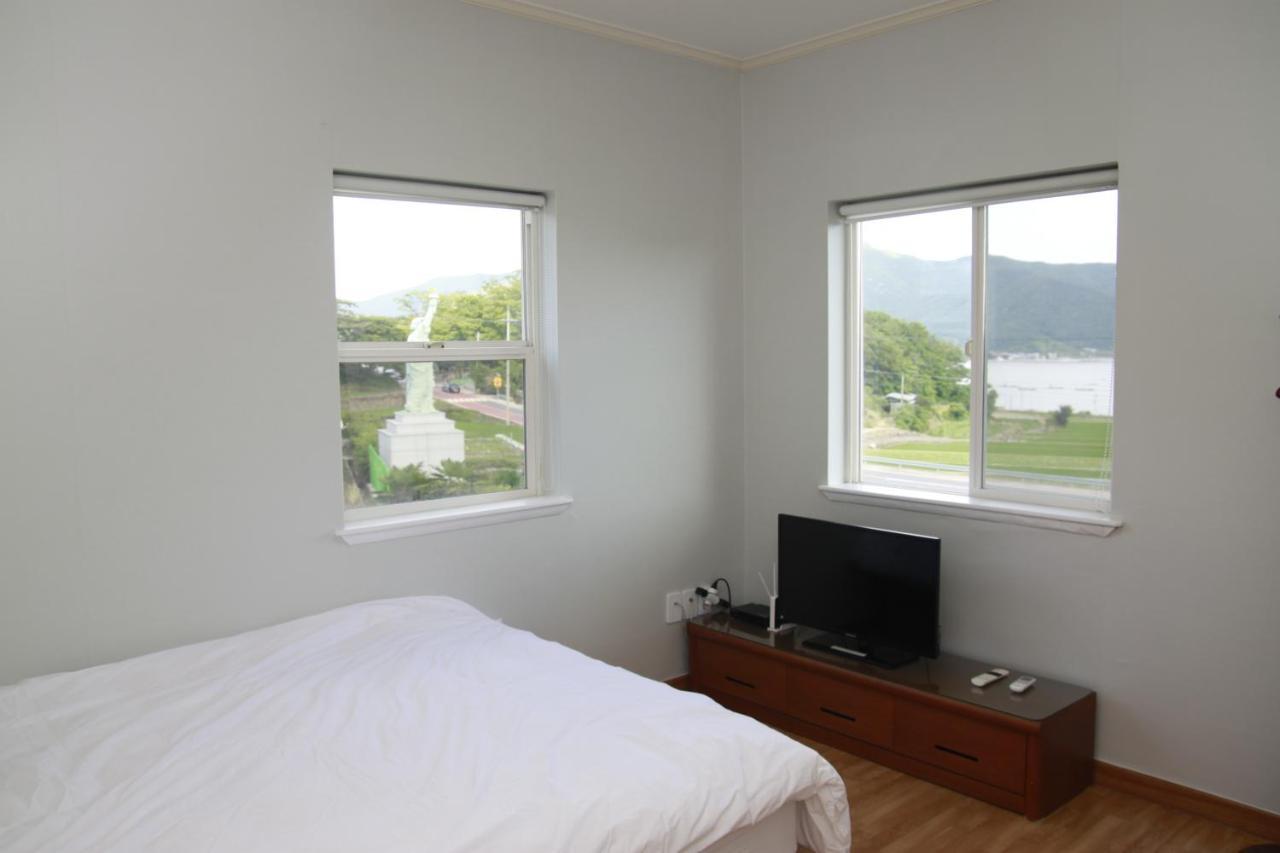 American Village Pension Manoa Namhae Exteriör bild