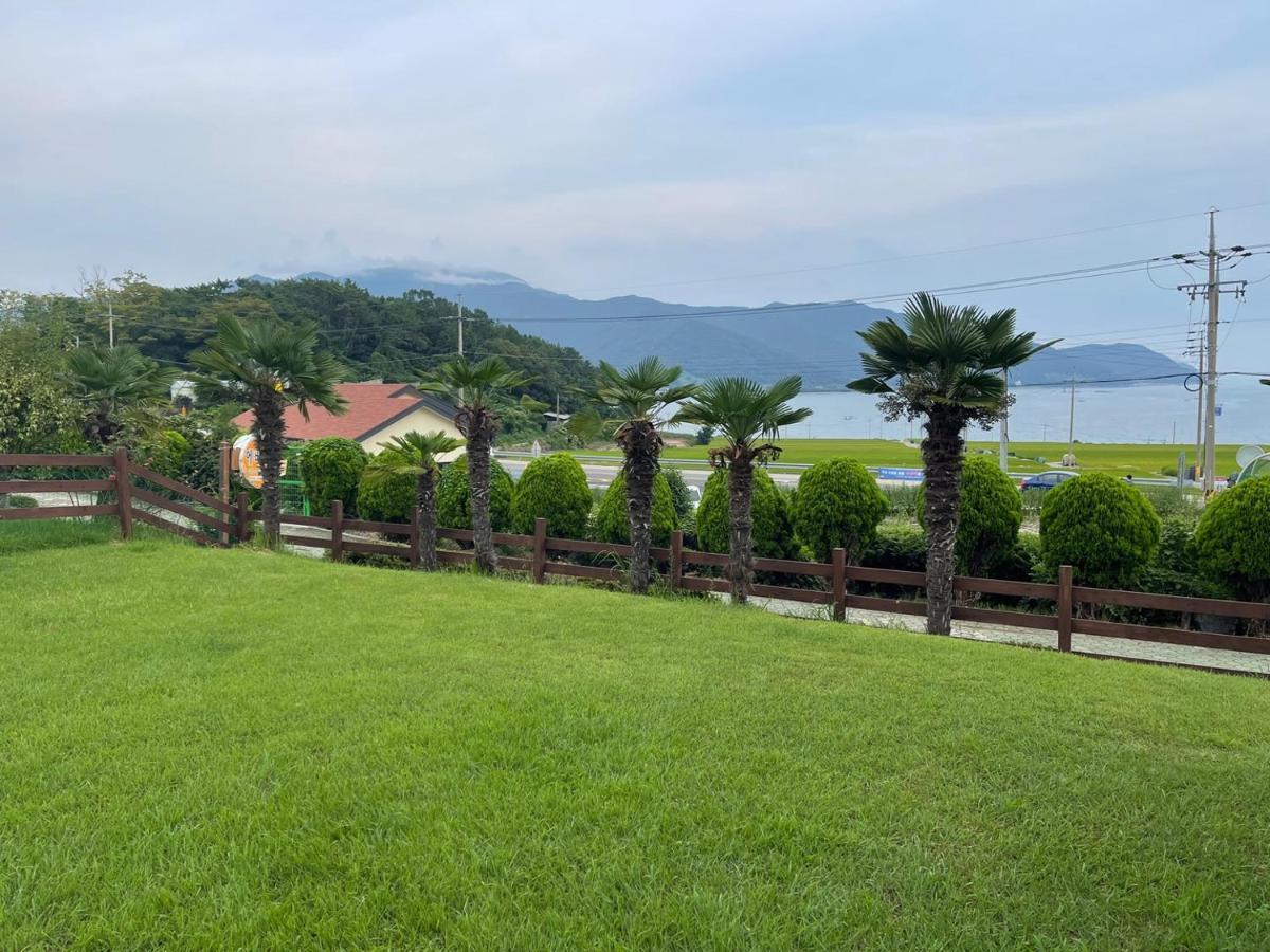 American Village Pension Manoa Namhae Exteriör bild