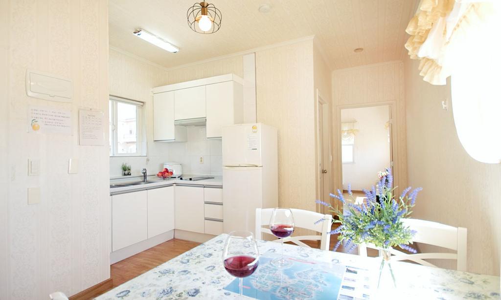 American Village Pension Manoa Namhae Rum bild