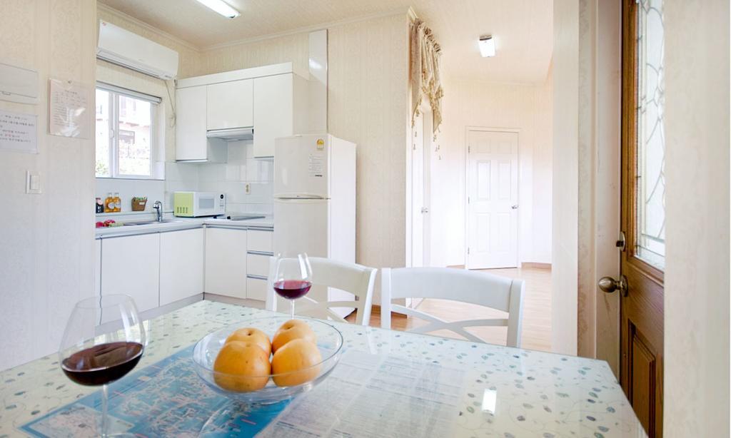 American Village Pension Manoa Namhae Rum bild