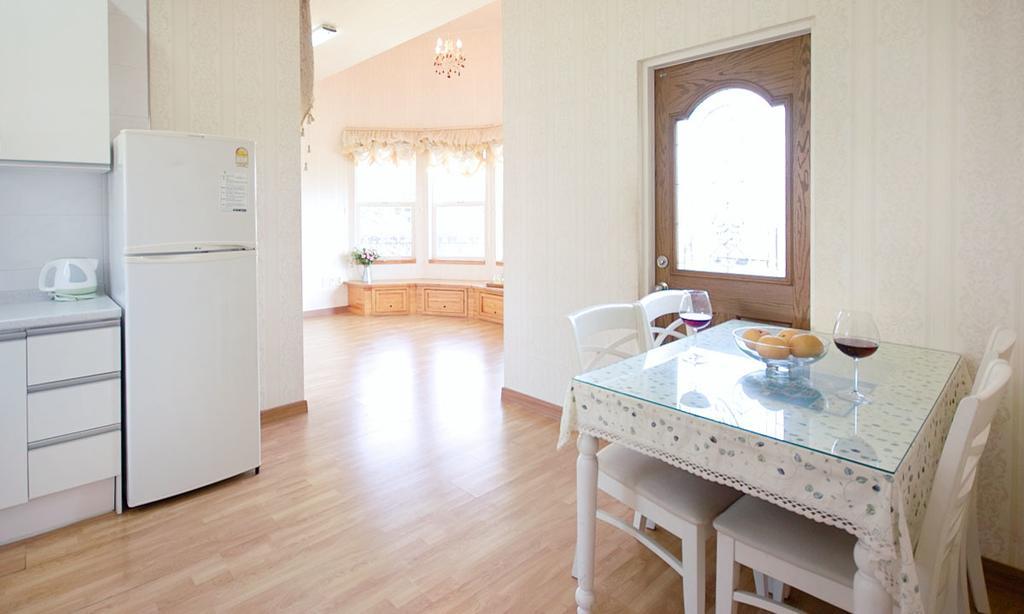American Village Pension Manoa Namhae Rum bild