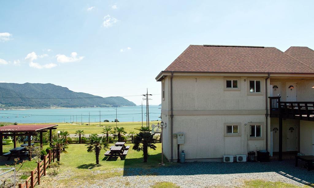 American Village Pension Manoa Namhae Rum bild